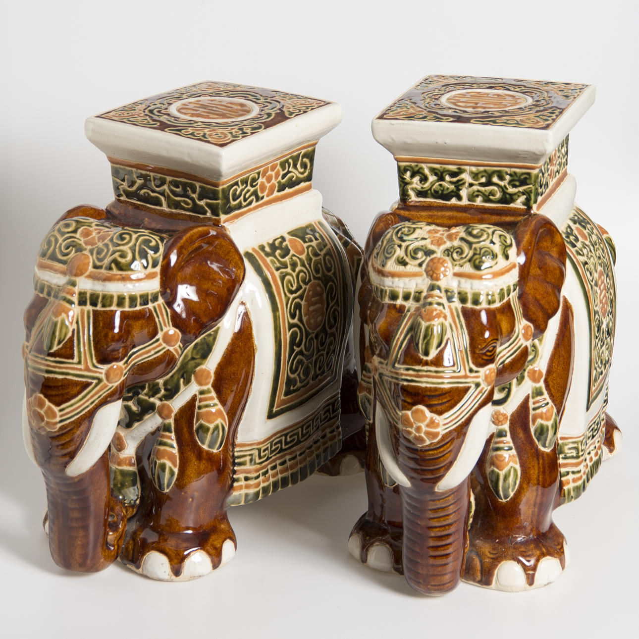 PIEDESTALER, 1 par, elefanter.