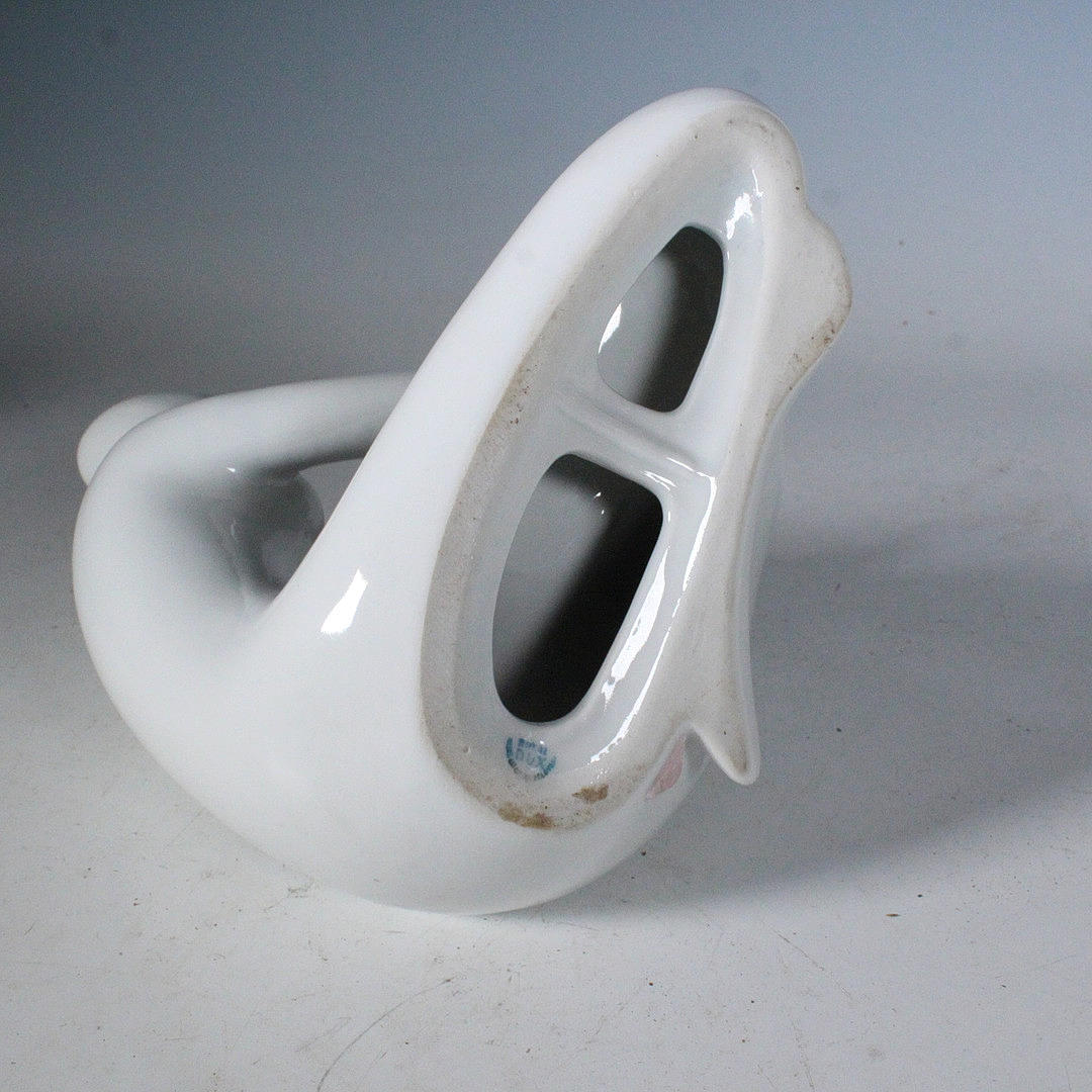 Royal DUX Jitka Forejtova, porcelain figurine, “Seated woman with