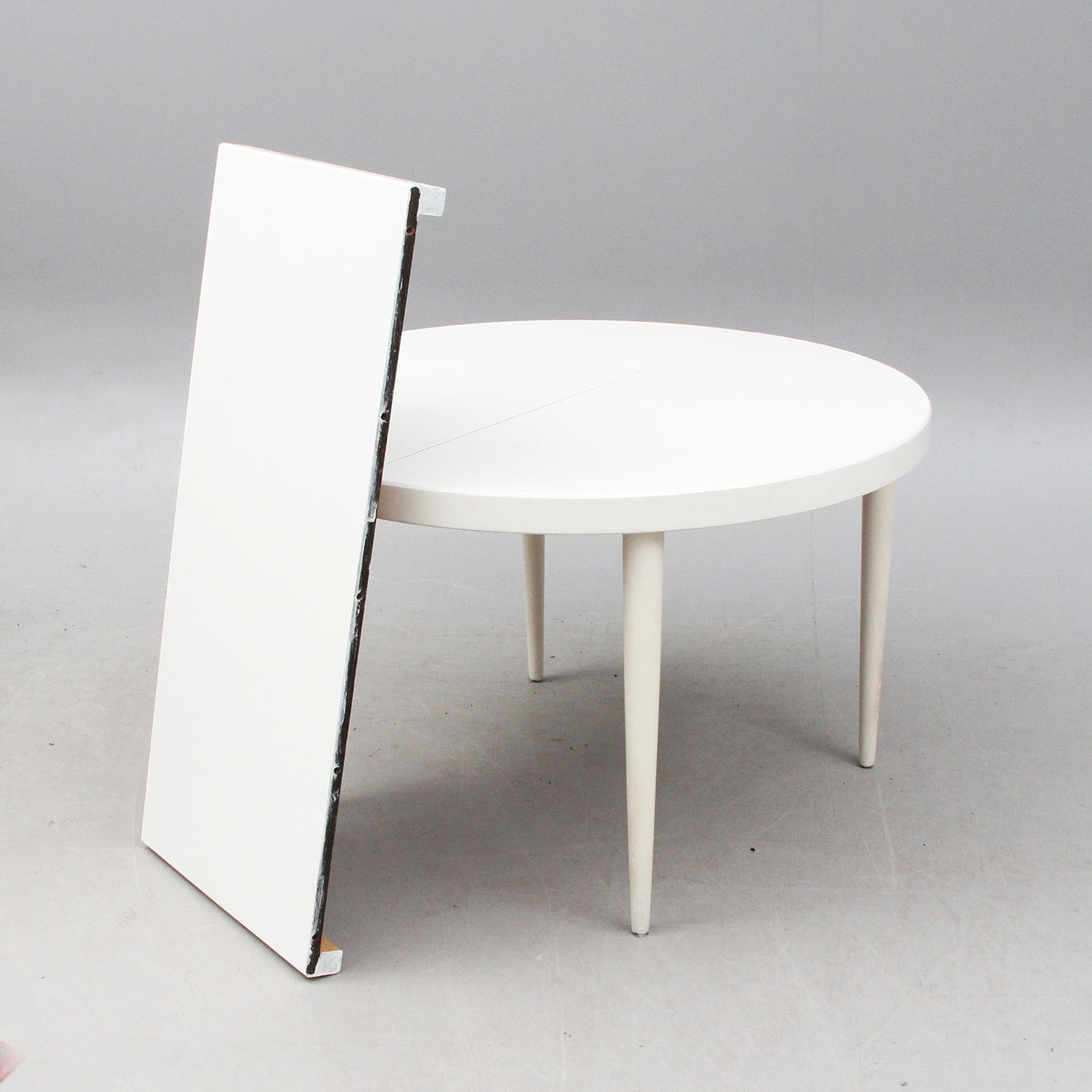 DINING TABLE, white, round, with insert top.
