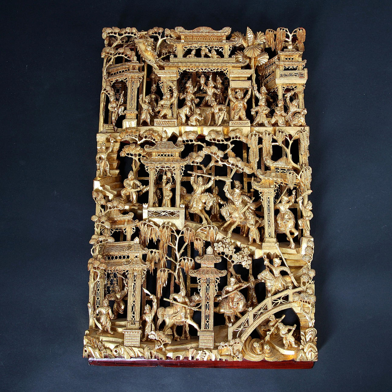 PANEL, förgylld, Kina 1900-talets andra hälft.