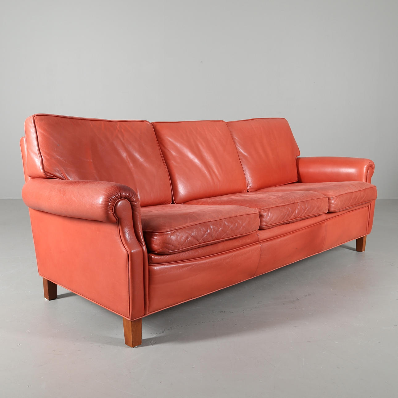 ARNE NORELL. Soffa, tresits i skinn, modell Plaza.