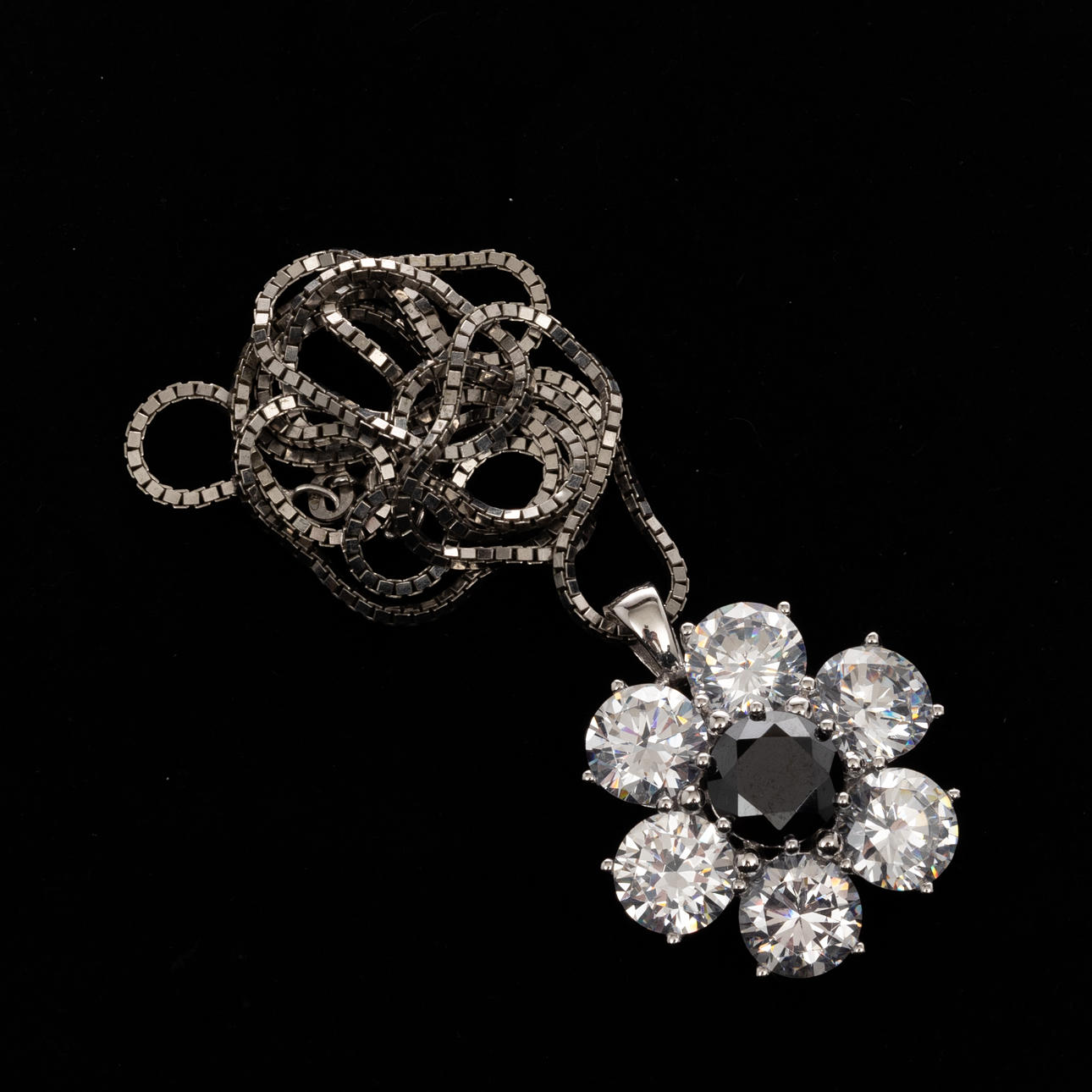 NECKLACE, Sterling Silver, Cubic zirconia.