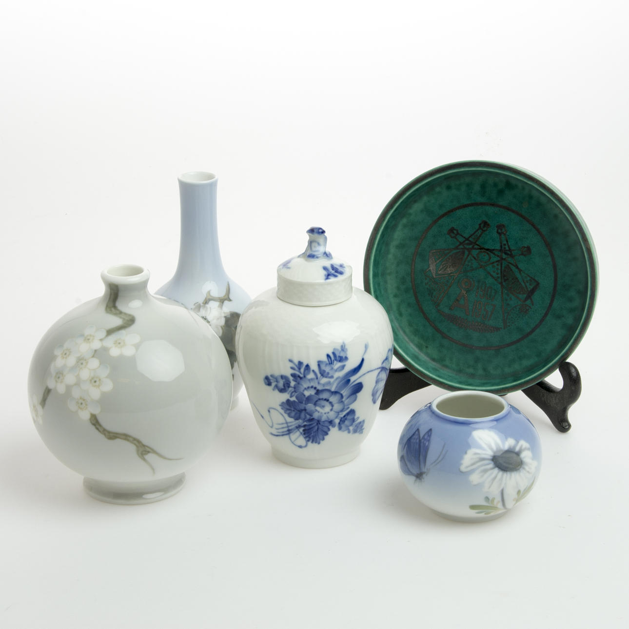 VASER, LOCKURNA SAMT FAT, 5 delar, porslin.