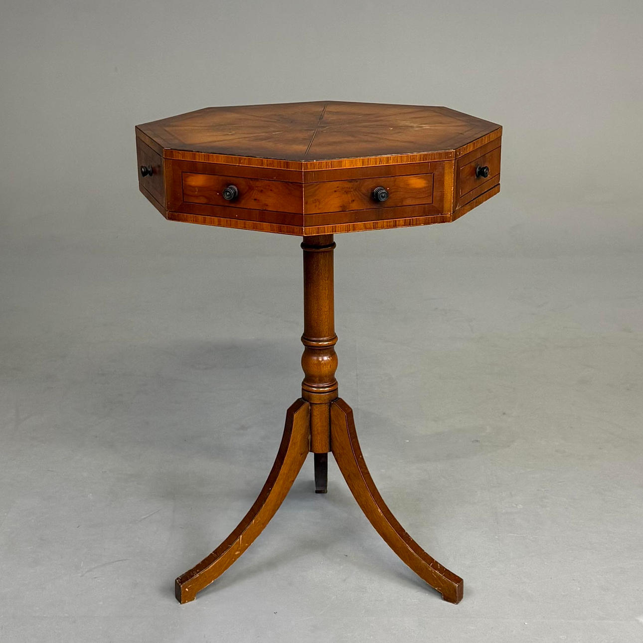 REGENCY STYLE DRUM TABLE.