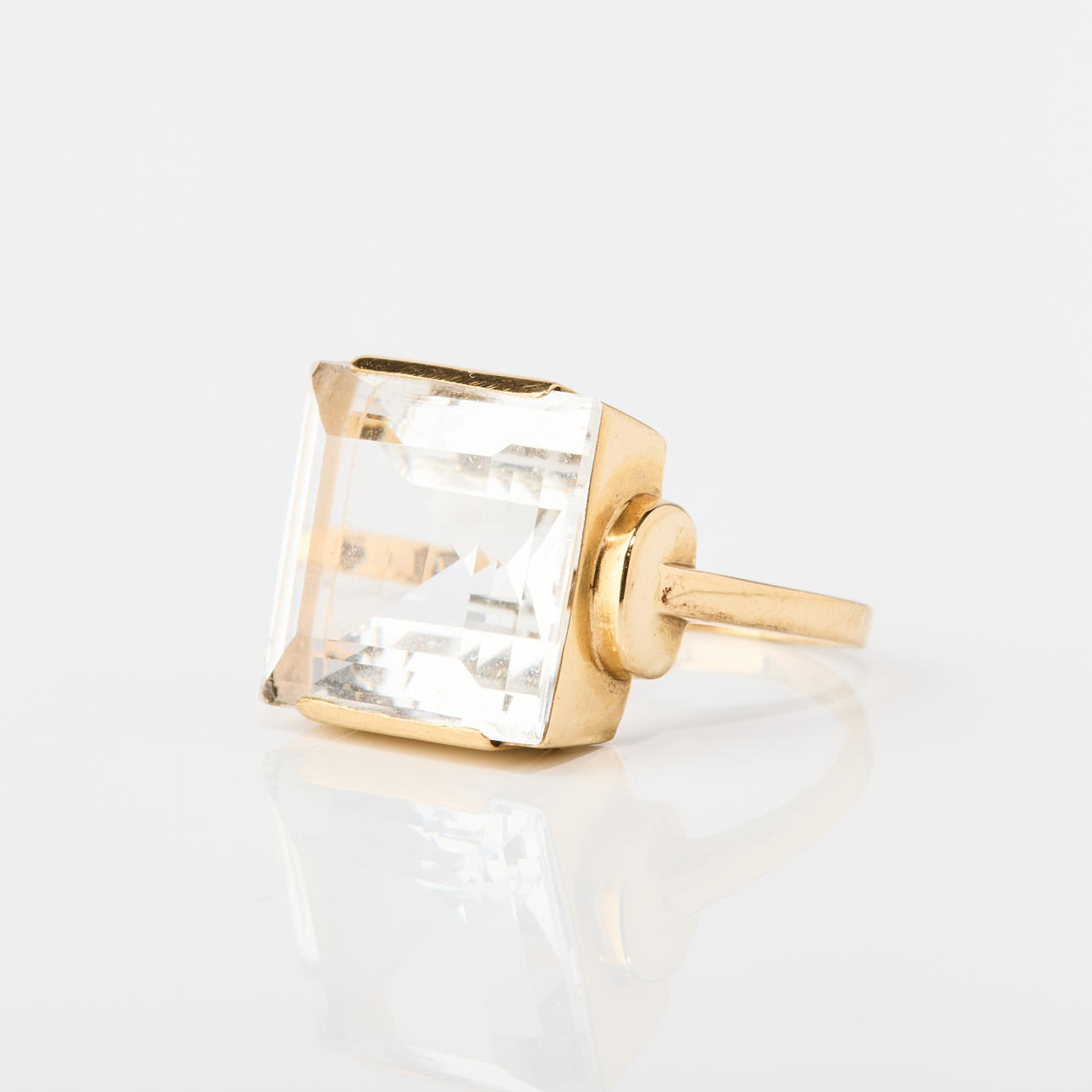 ENGELBERT. Ring, 18K guld med en bergkristall, signerad Stigbert ...