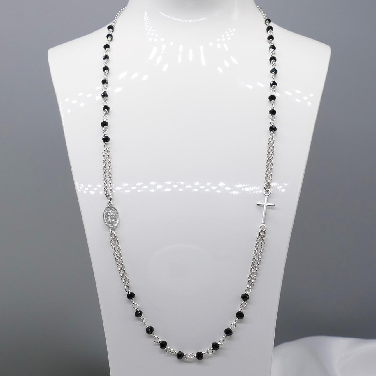 SILVER STONE-SET necklace.