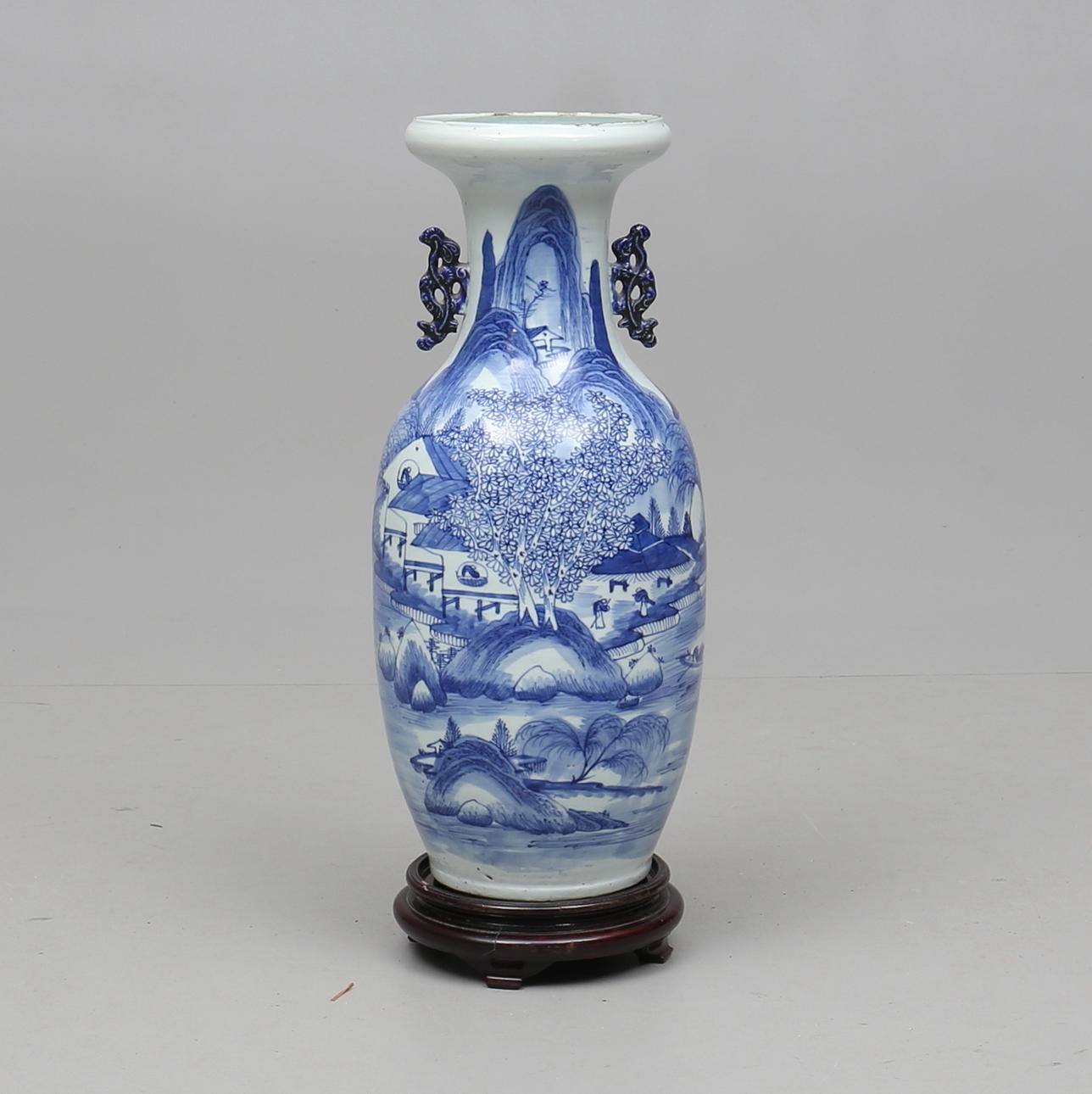 GOLVURNA, porslin, Kina, 1800-/1900-tal.