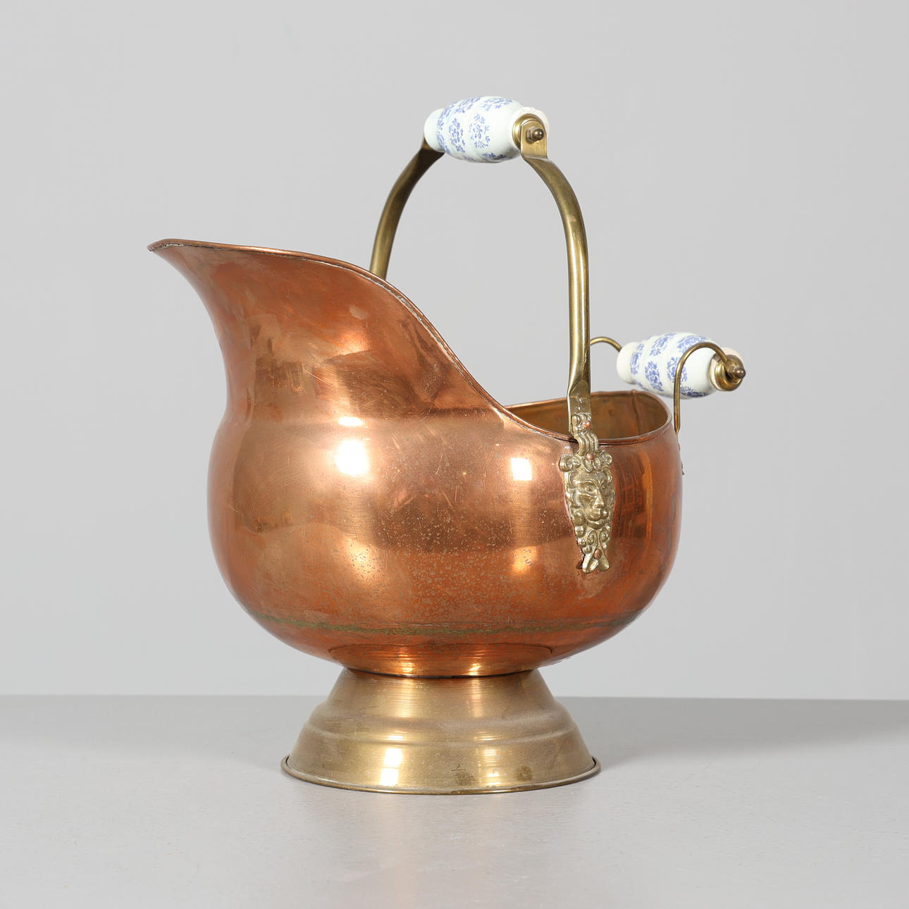 A copper charcoal collector, 20th century.