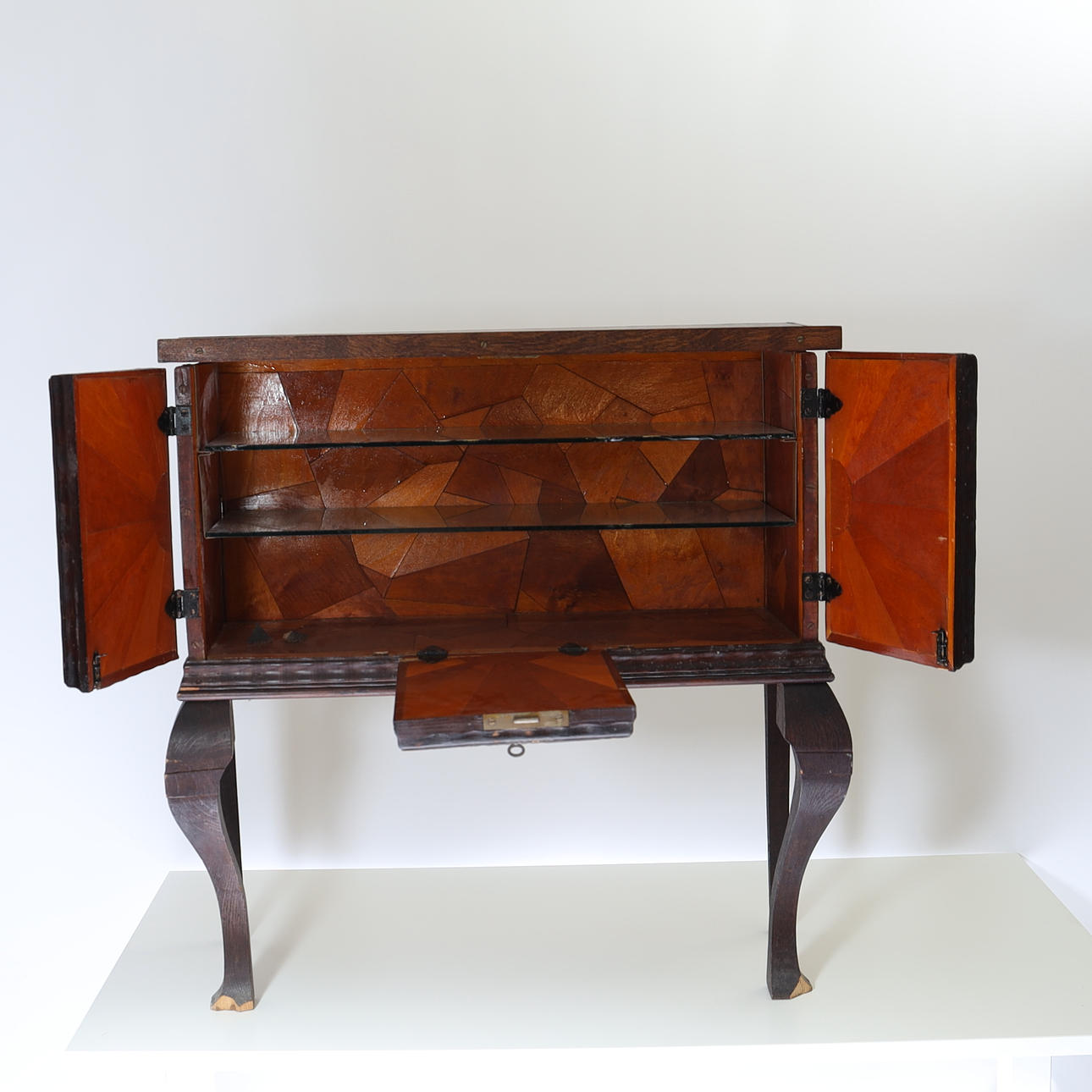 BARSKÅP, 1900-talets första del.