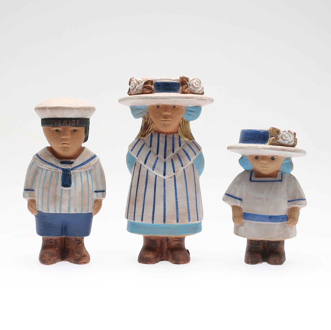 LISA LARSON. Figurer, 3 st, stengods, ur serien "Sekelskifte", Gustavsberg.