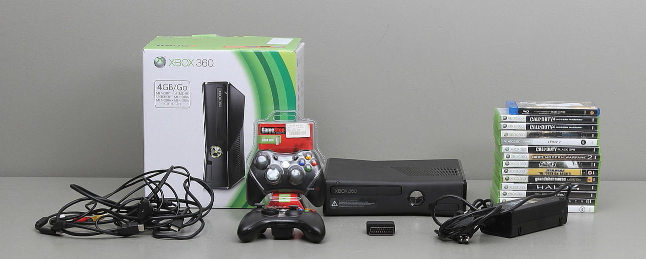 SPELKONSOL, Xbox 360 slim, 2 handkontroll, 13 spel+1dvdfilm.