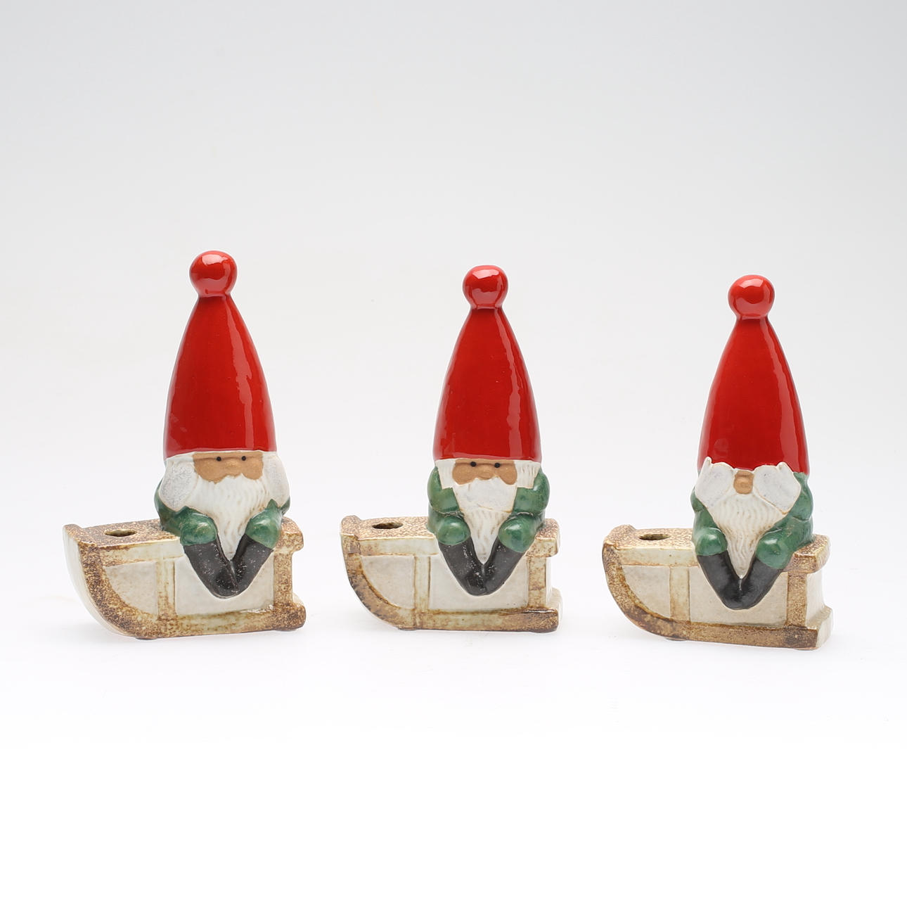 LISA LARSON. Figurer / ljusstakar, 3 st, stengods, ur serien "Kälktomtar", K-studion, Gustavsberg.