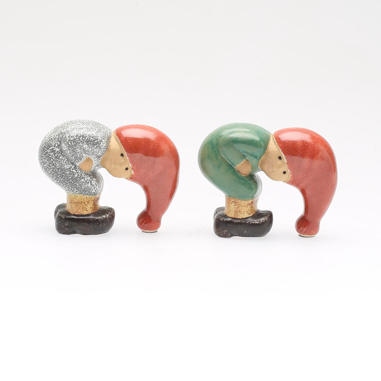 LISA LARSON. 2 st, stengods, figurer, "Nyfiken", K-studion, Gustavsberg, signerade.