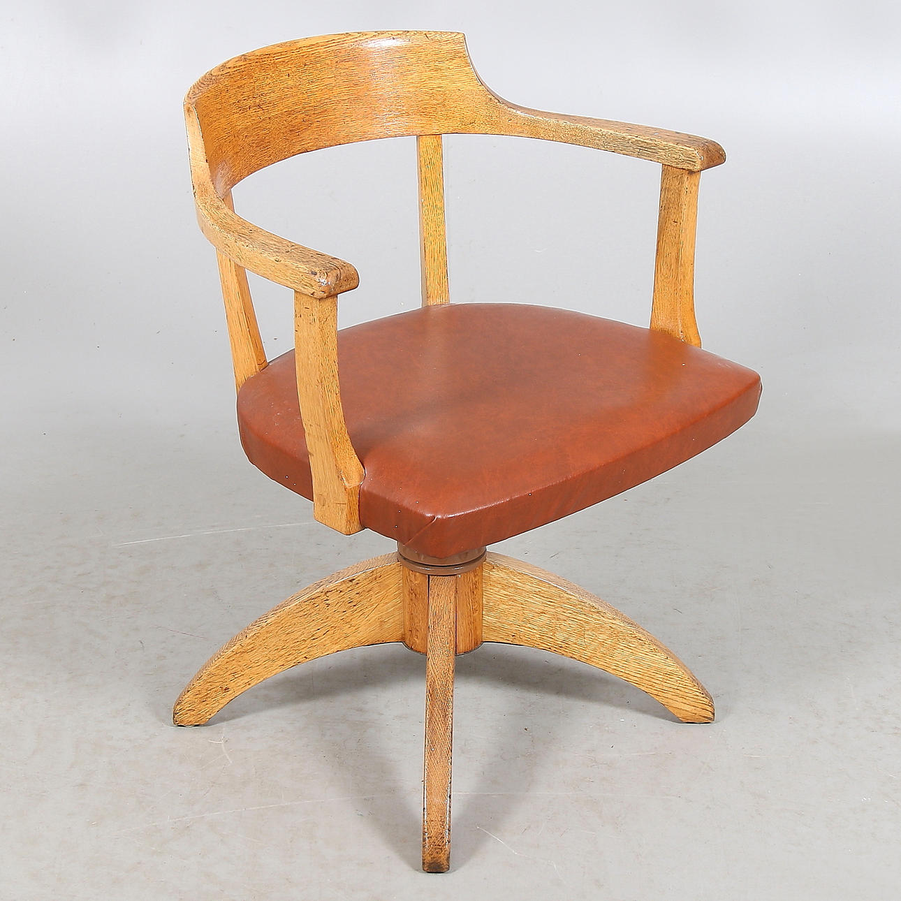 SKRIVBORDSSTOL, 1900-talets första hälft.