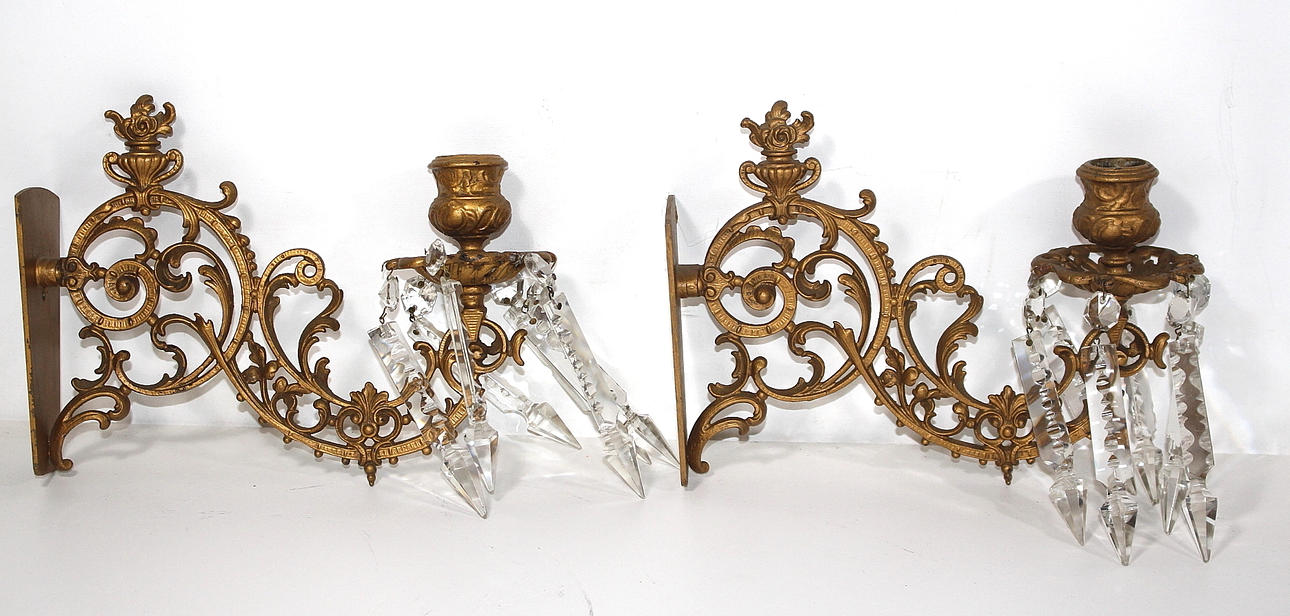 VÄGGLJUSSTAKAR, paret, bronserade med prismor.