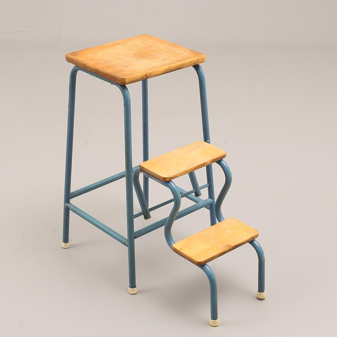 KÖKSPALL / TRAPPSTEGE, metall och trä.