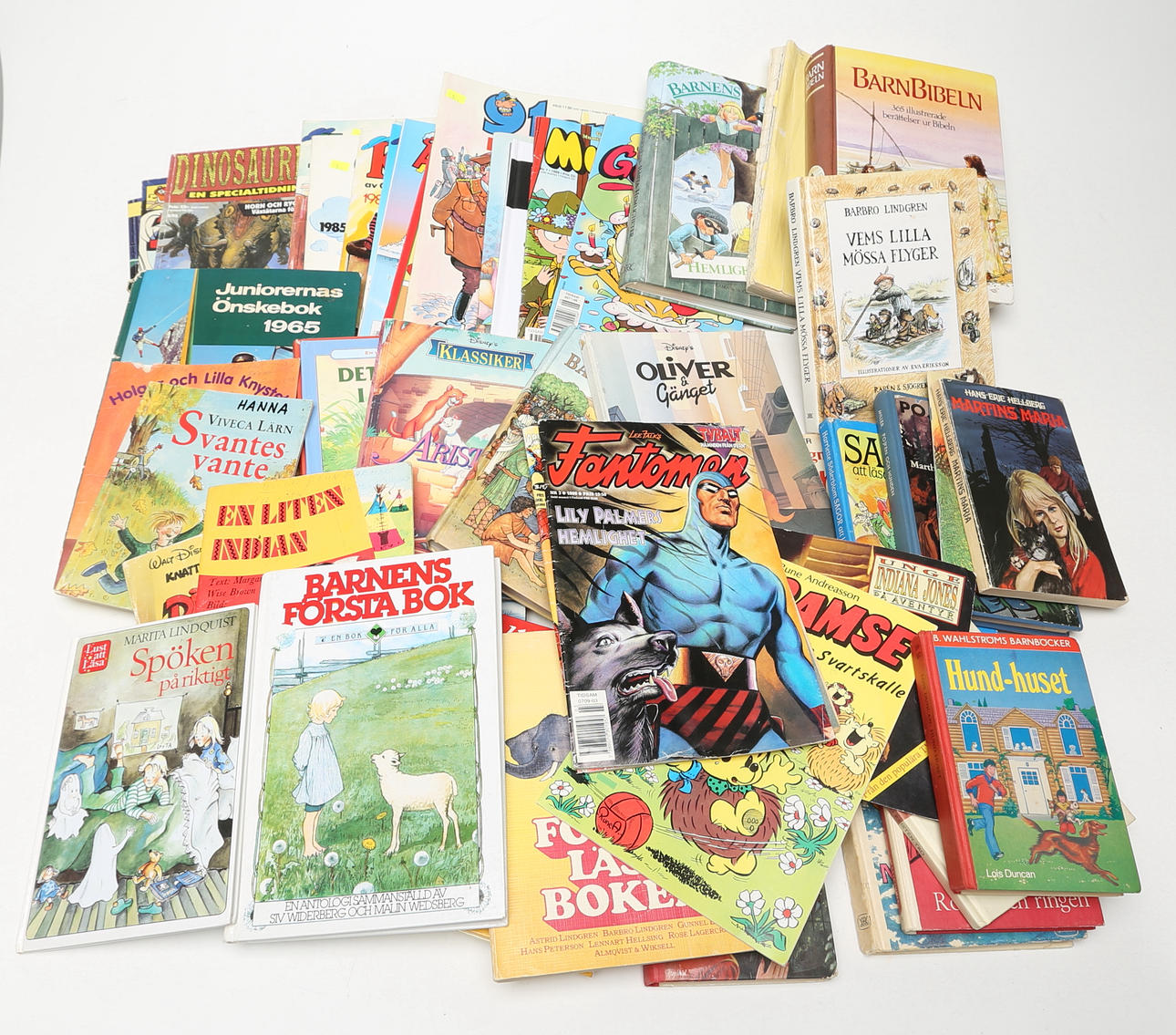 UNGDOMSBÖCKER och SERIETIDNINGAR, 42 delar.