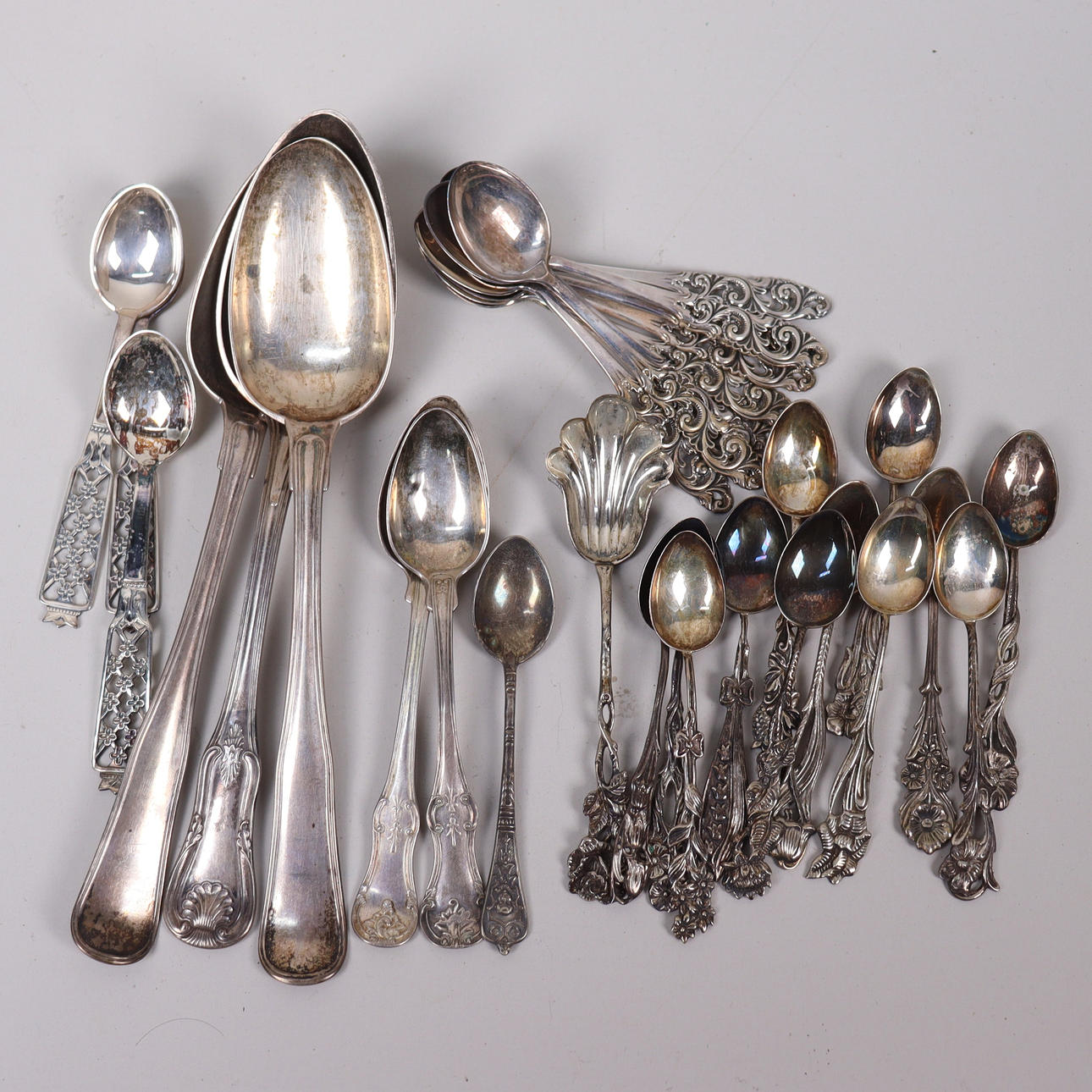 CUTLERY, silver, total 487 grams.