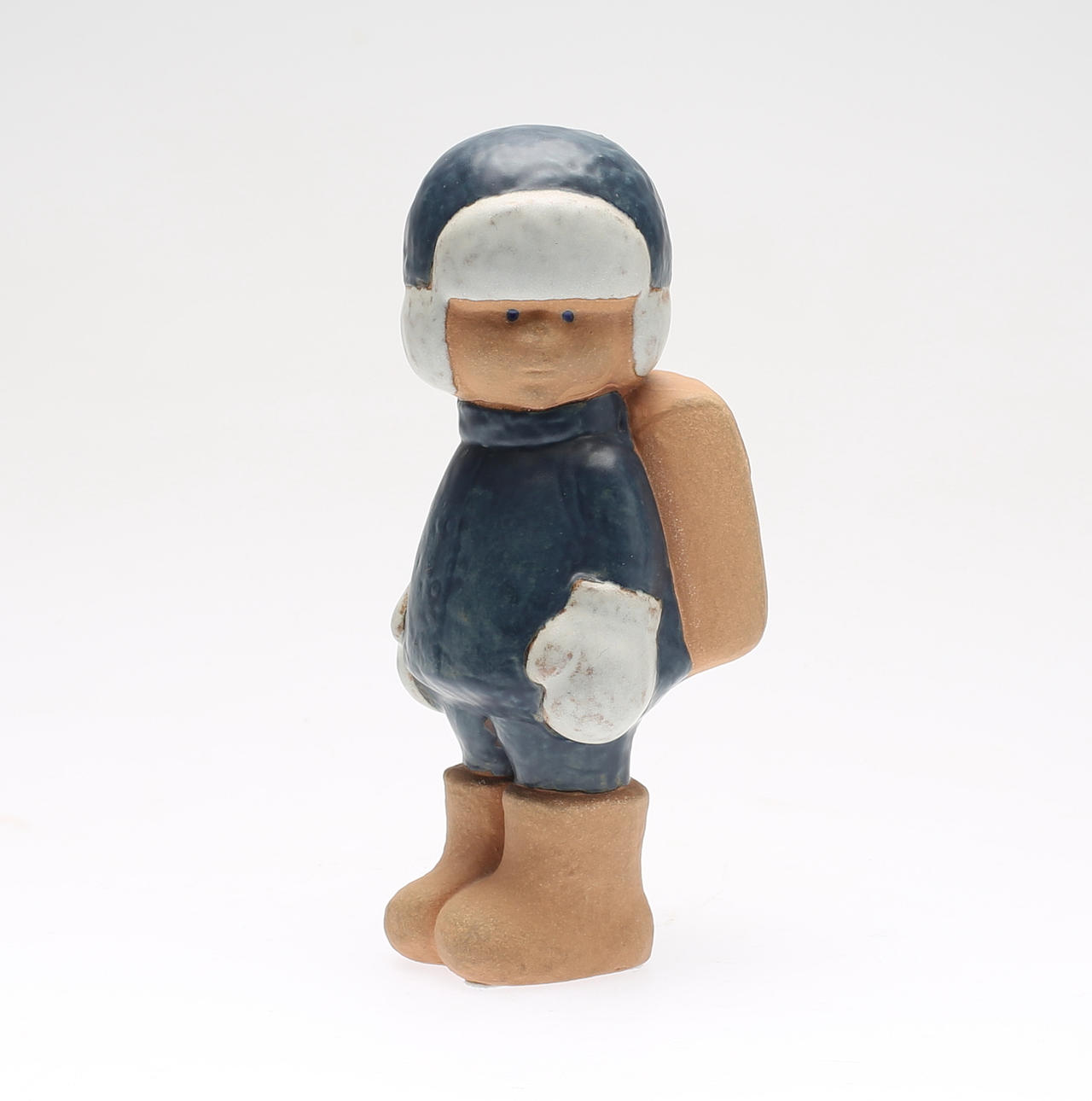 LISA LARSON. Figur, stengods, "Skolpojken" ur serien "Barn & Barnbarn", Rörstrand.