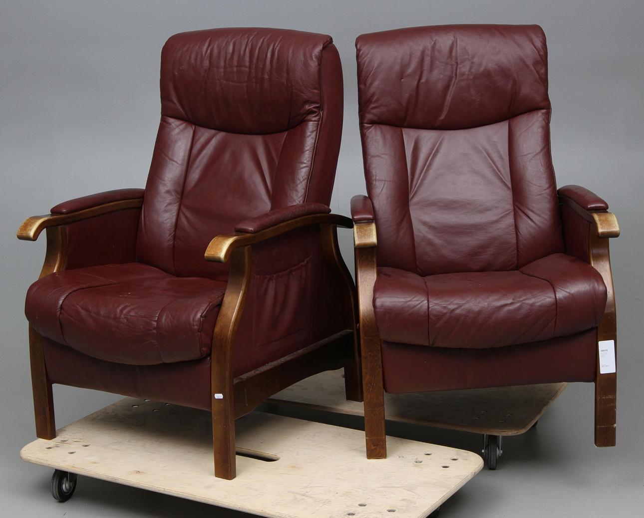 RELAXFÅTÖLJER, ett par. 1900 talets sista kvartal.