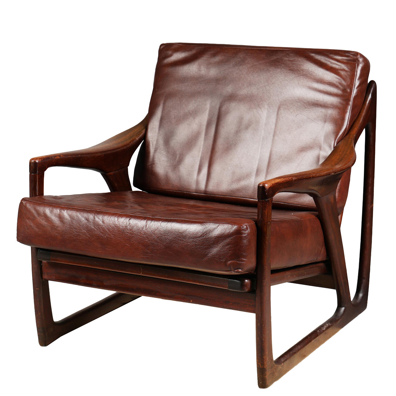 A 20TH CENTURY LOUNGE CHAIR.