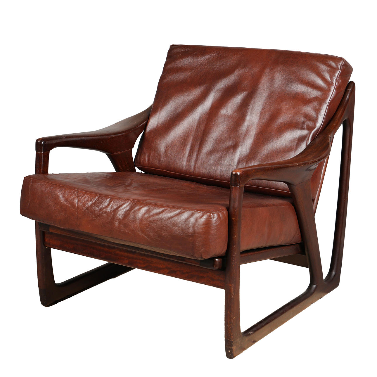 A 20TH CENTURY LOUNGE CHAIR.