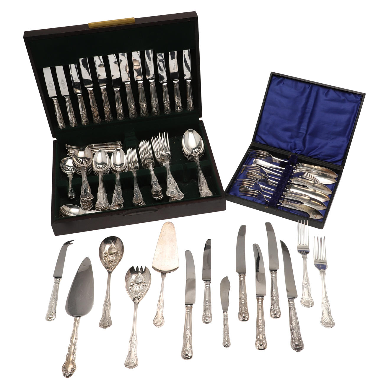 A QUANTITY OF SILVER PLATED FLATWARE.