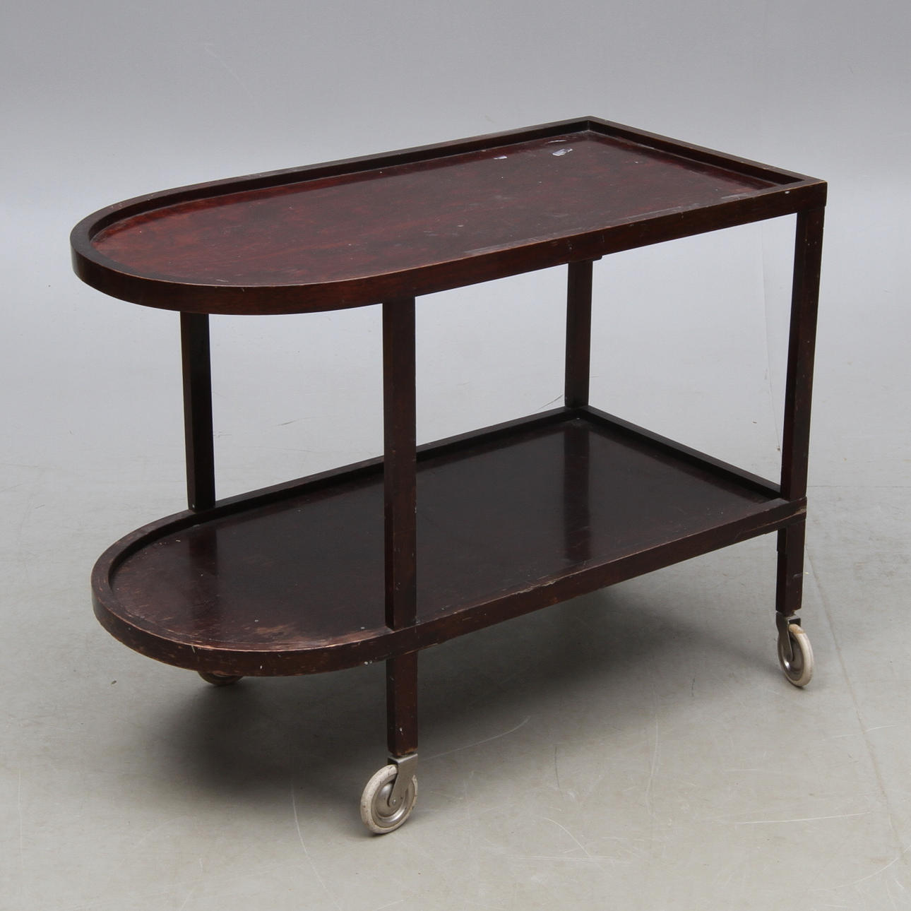 SERVERINGSVAGN, trä, med utdragbar skiva, 1900-talets första hälft.