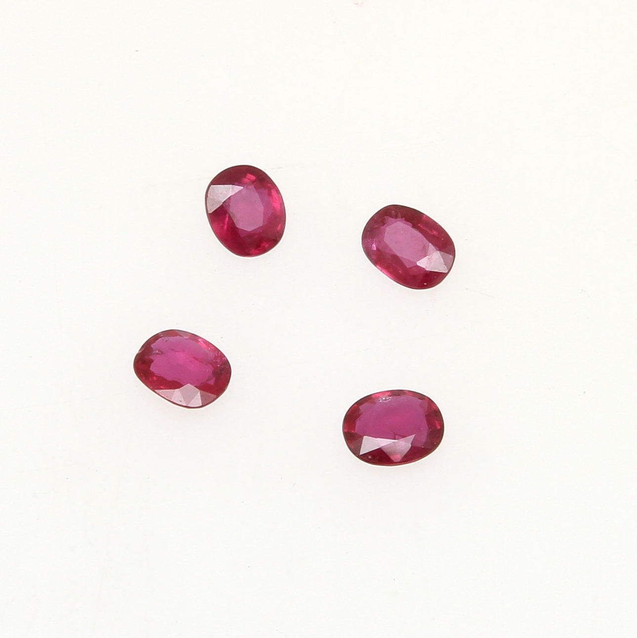 RUBINER, 4 st, oinfattade. Vikt 2,15 ct.