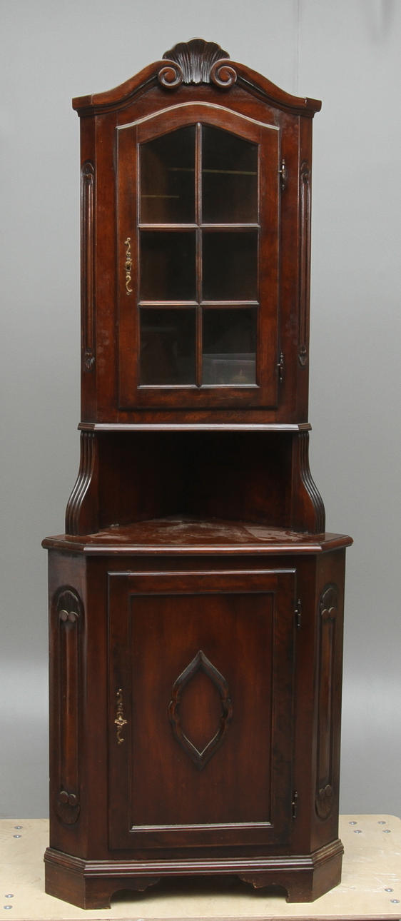 HÖRNSKÅP, rokokostil, 1900-tal.