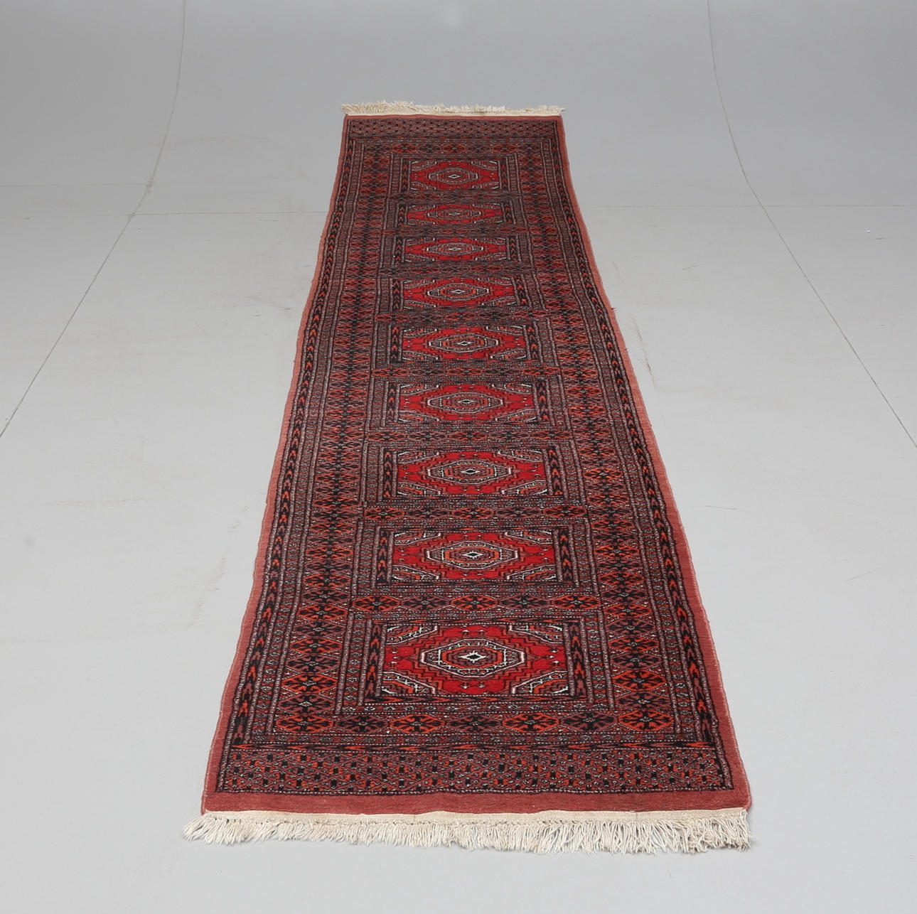 MATTA, galleri, orientalisk, mått 364 x 78 cm.