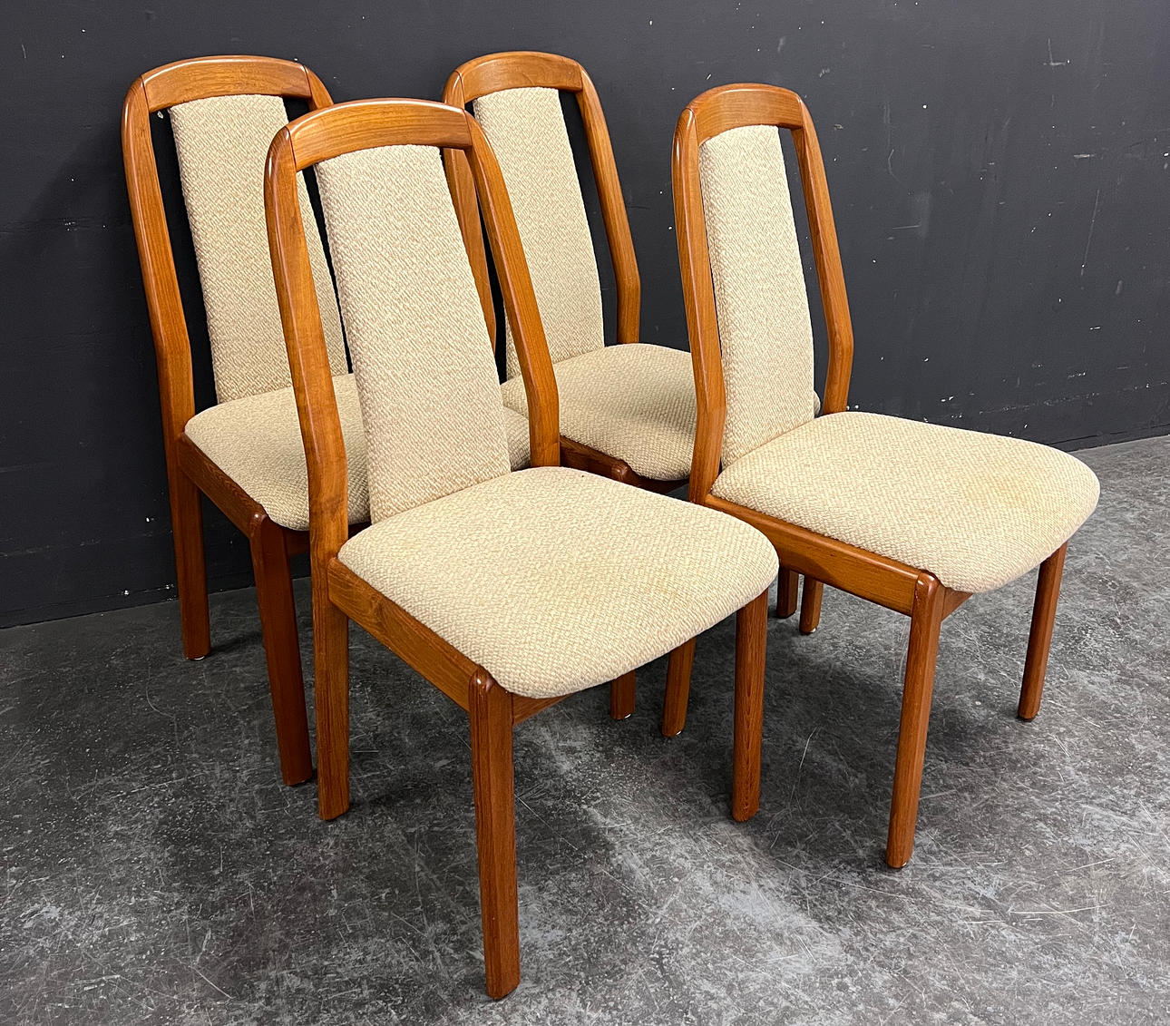4 DYRLUND CHAIRS.