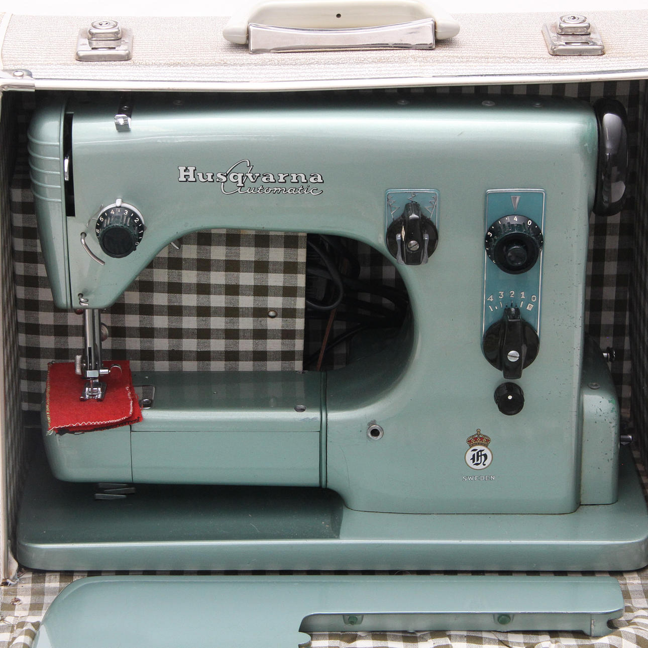 SEWING MACHINE, in bag.