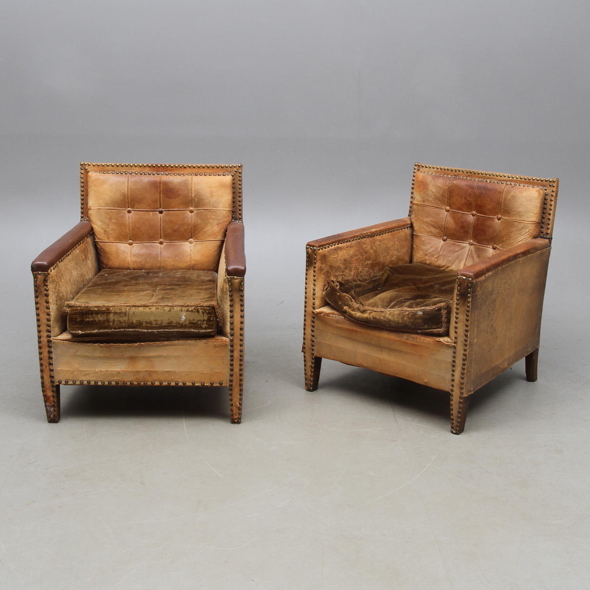 FÅTÖLJER 1 par, skinn, 1920/1930-tal.