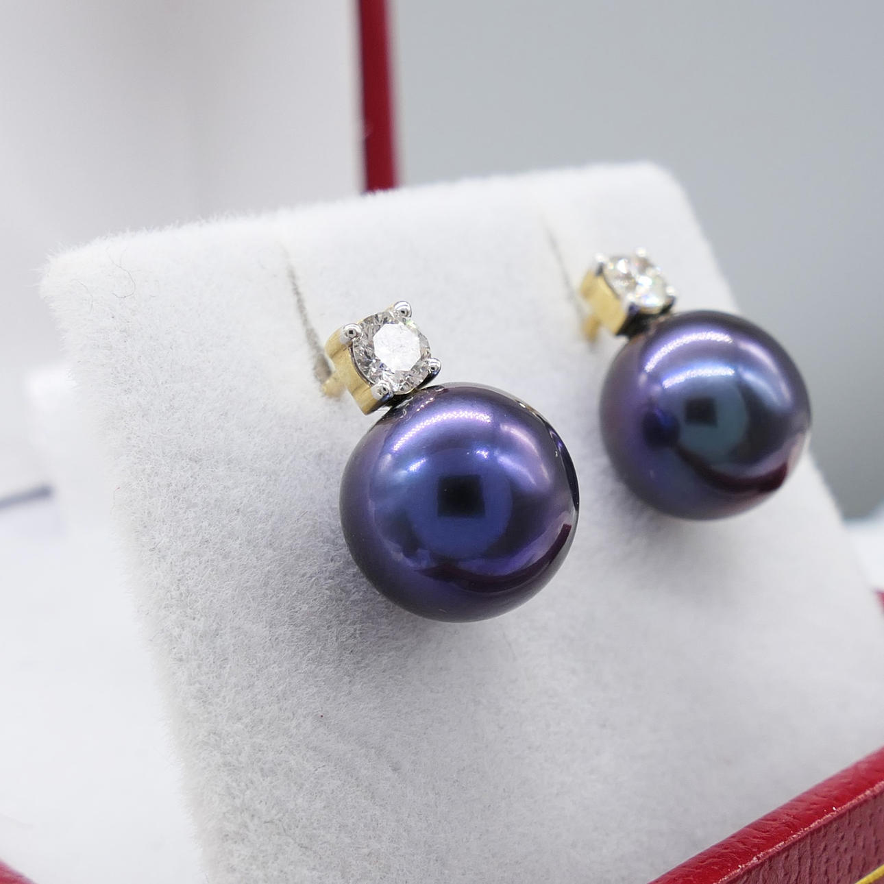 DARK PEARL & DIAMOND earrings.