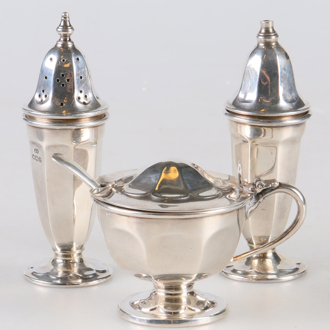 KRYDDSET, 4 delar, silver, Viners Ltd - Edward Viner, England, 1900-talets första hälft.
