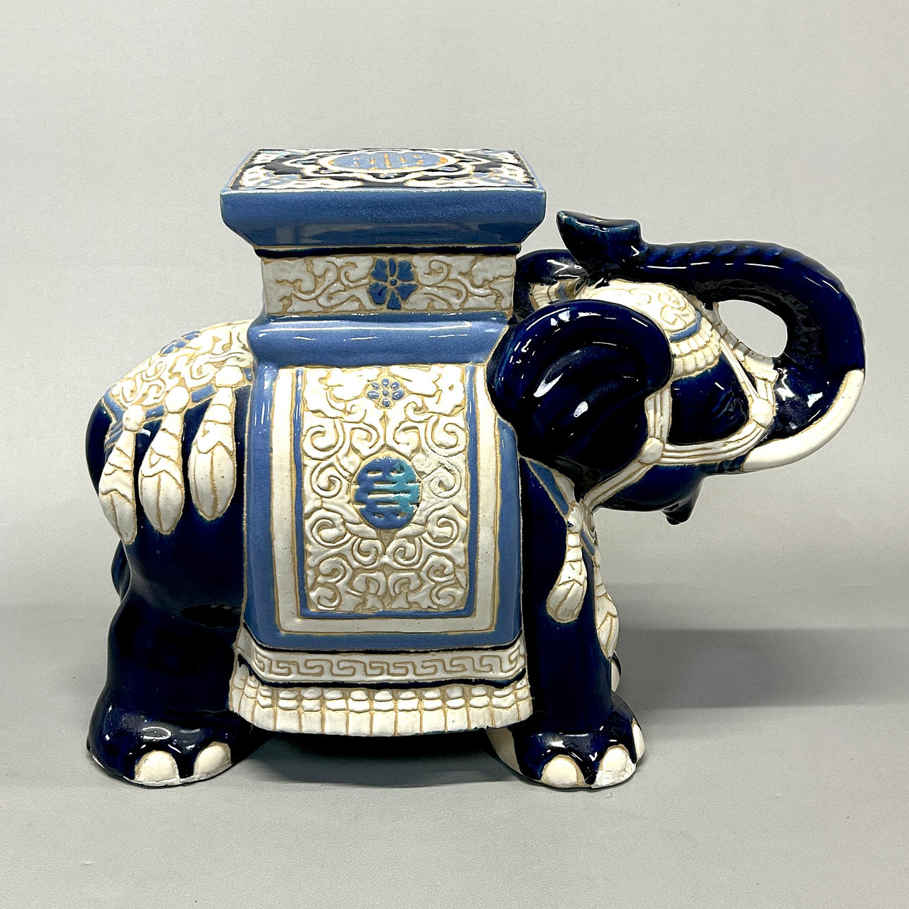 BLUE & WHITE PORCELAIN ELEPHANT STOOL.