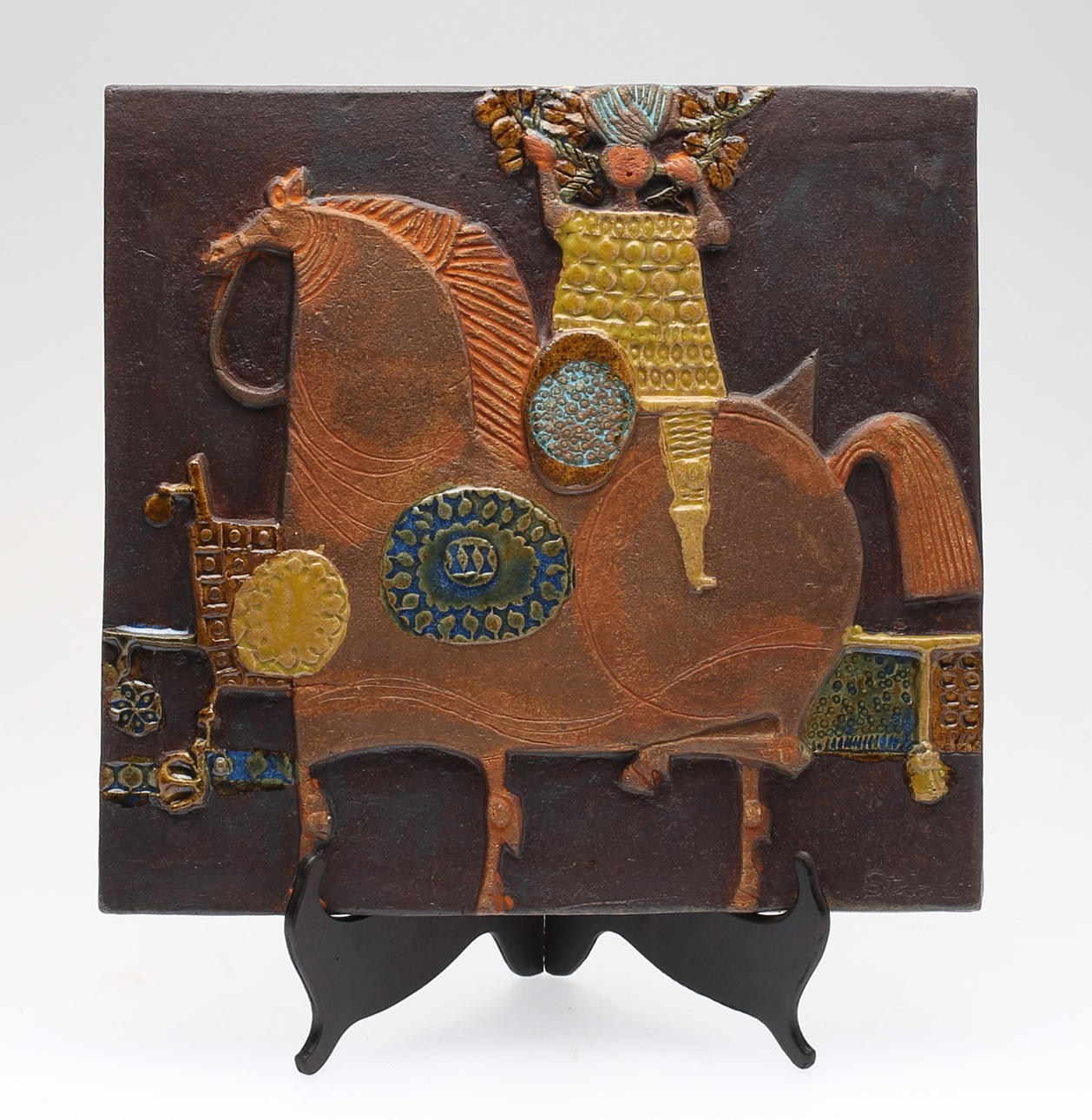 STIG LINDBERG. stengods, väggplakett, Gustavsberg, signerad i godset.