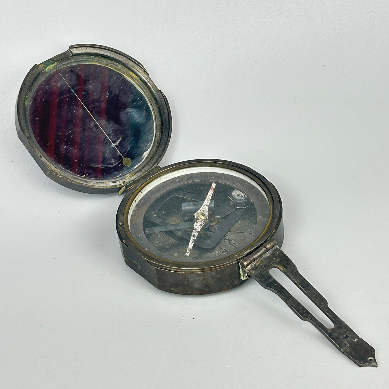 BRASS REPRODUCTION COMPASS.