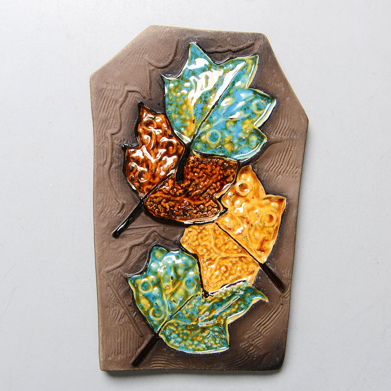 ESTER WALLIN. Väggplakett, modell 0137, Upsala-Ekeby, 1970.