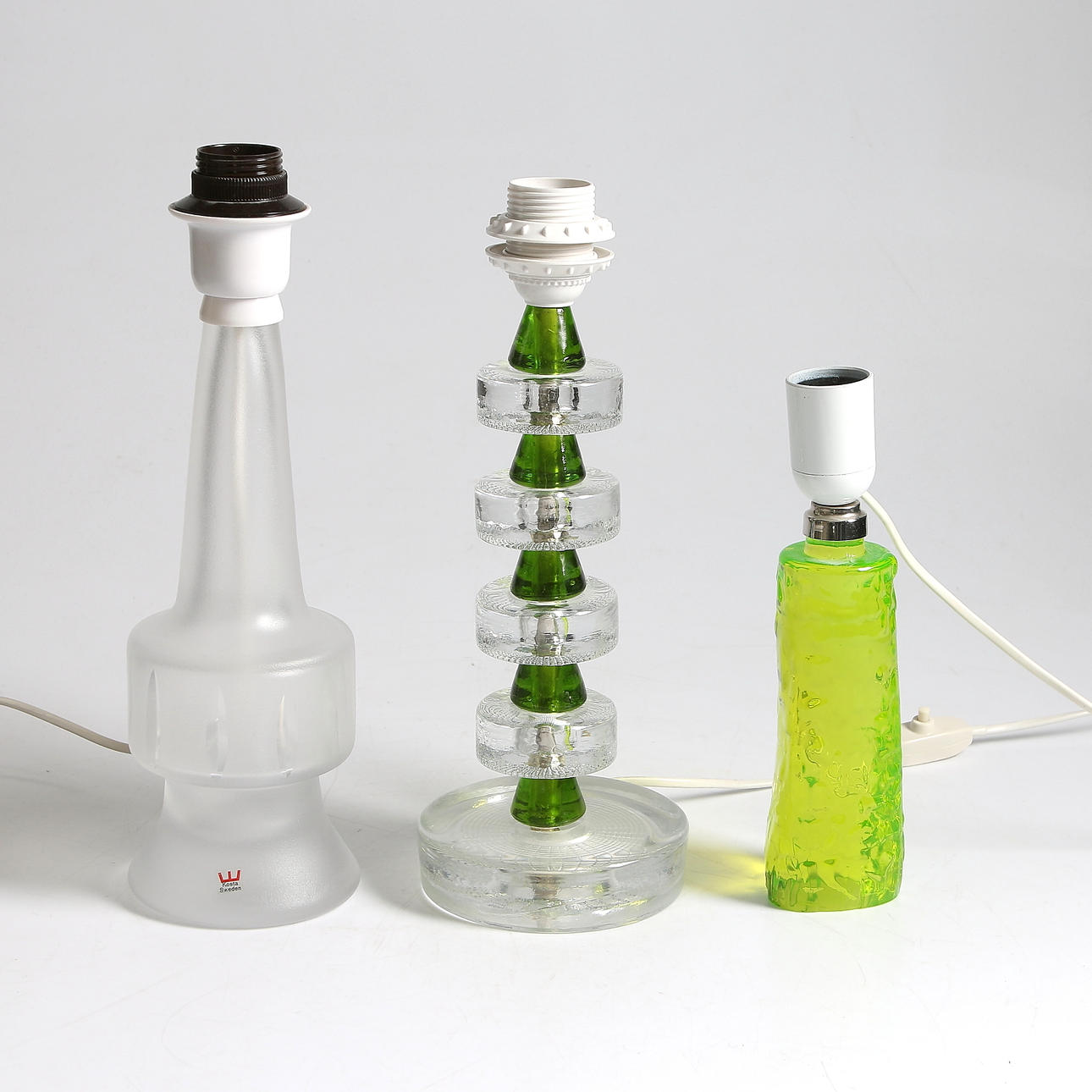 BORDSLAMPA, 3 st, glas, bl.a. Kosta och Reijmyre, 1900-tal.