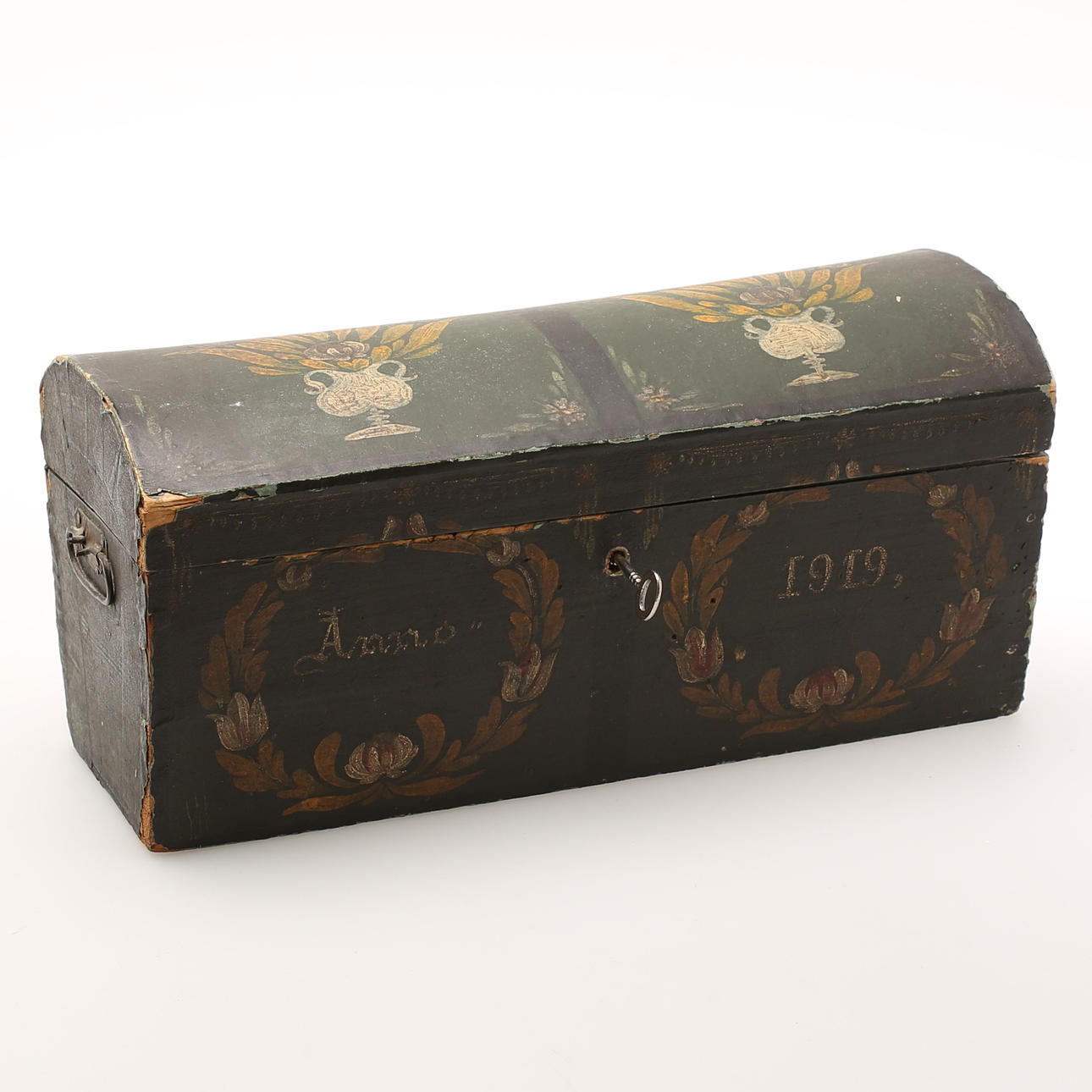 SKRIN, bemålat trä, märkt 1919.