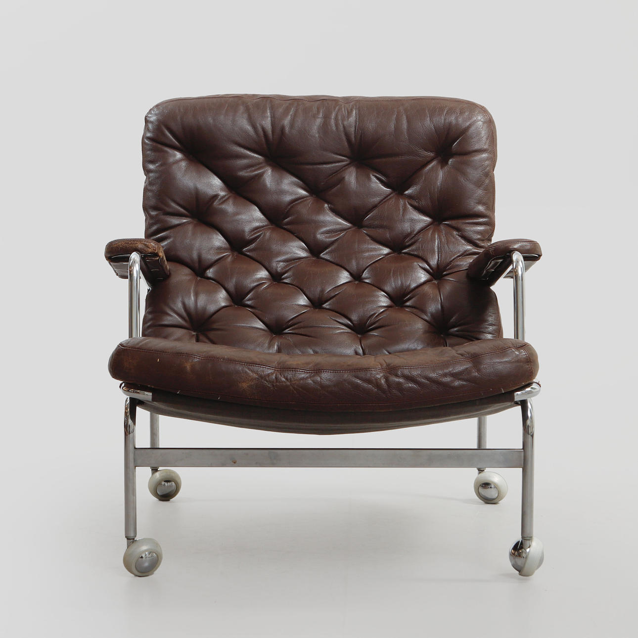 BRUNO MATHSSON. Fåtölj, "Karin" för Dux.