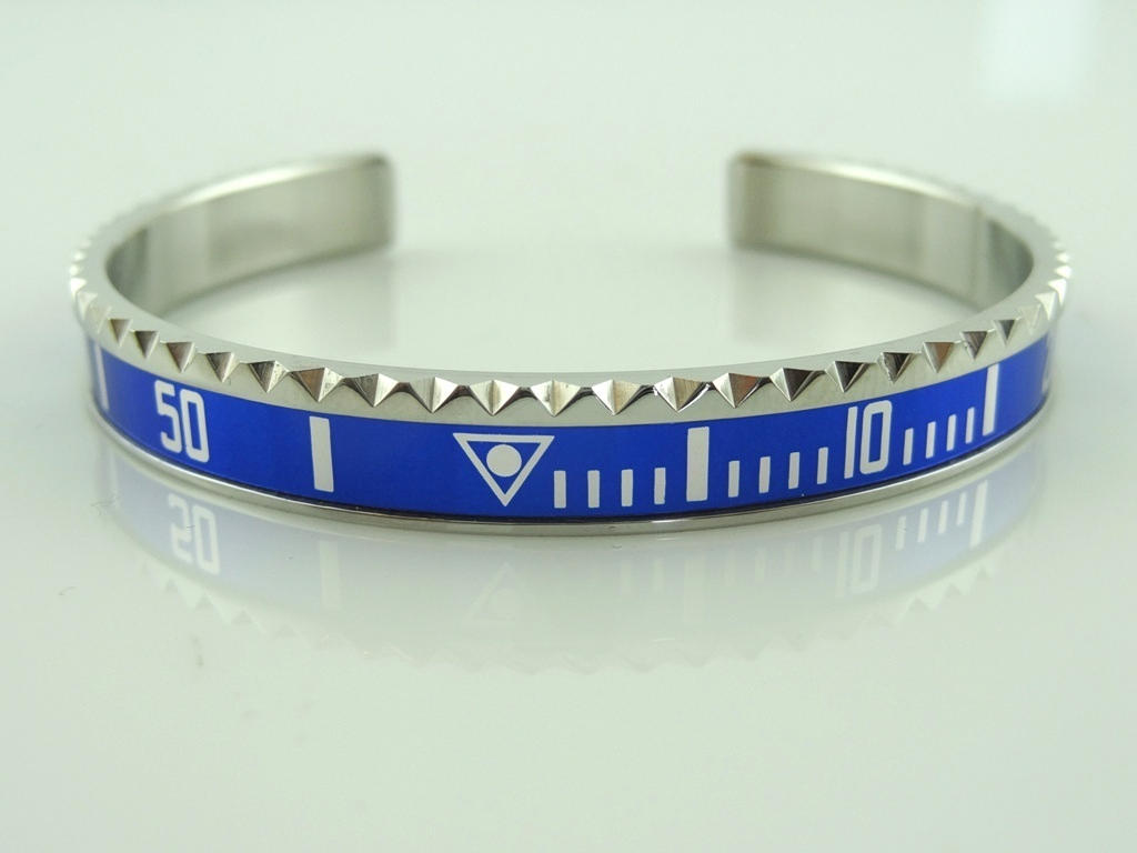 SAMLING AV HASTIGHETSMÄTARE. 3 Olika hastighetsmätare armband.