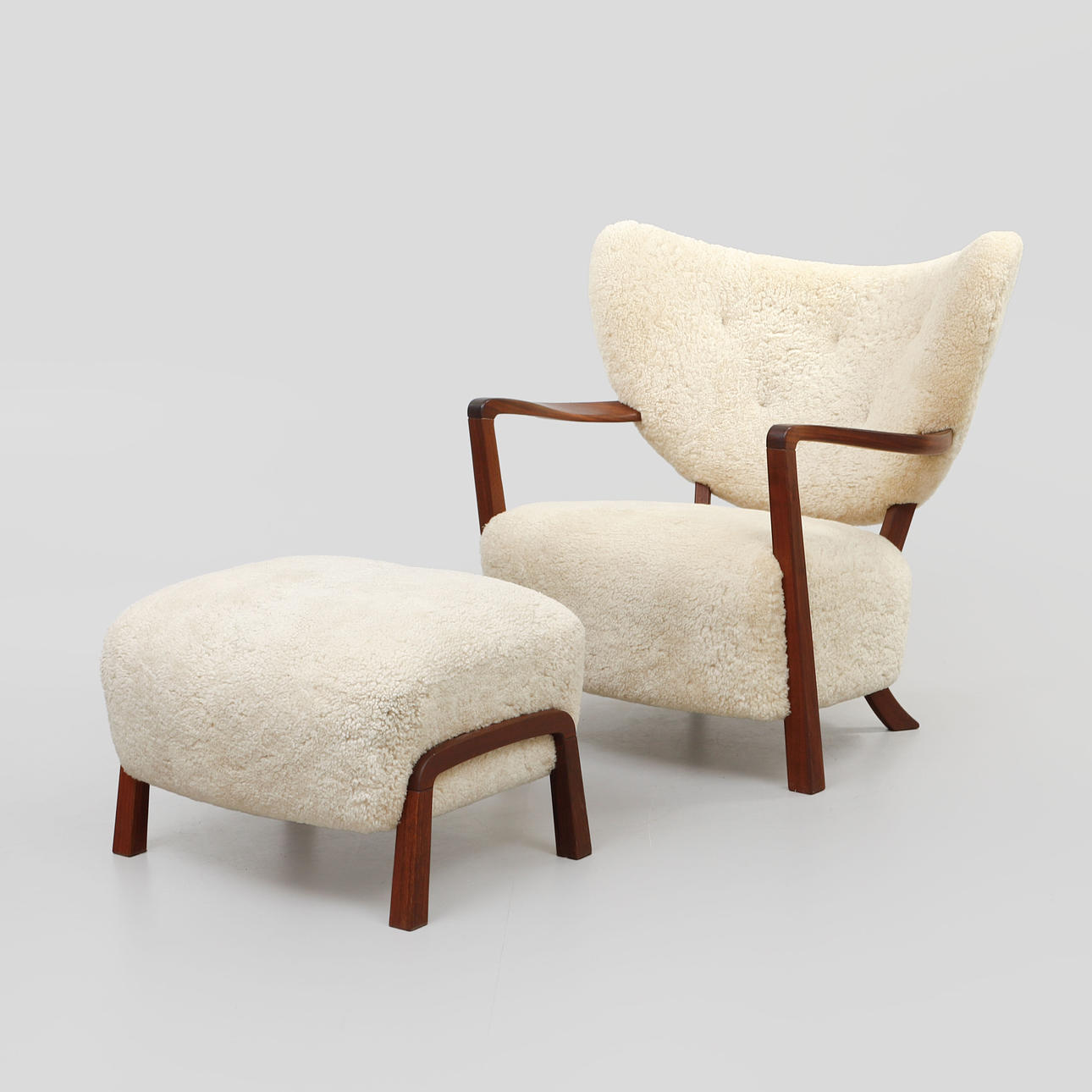 FÅTÖLJ MED FOTPALL, "Wulff", & Tradition.