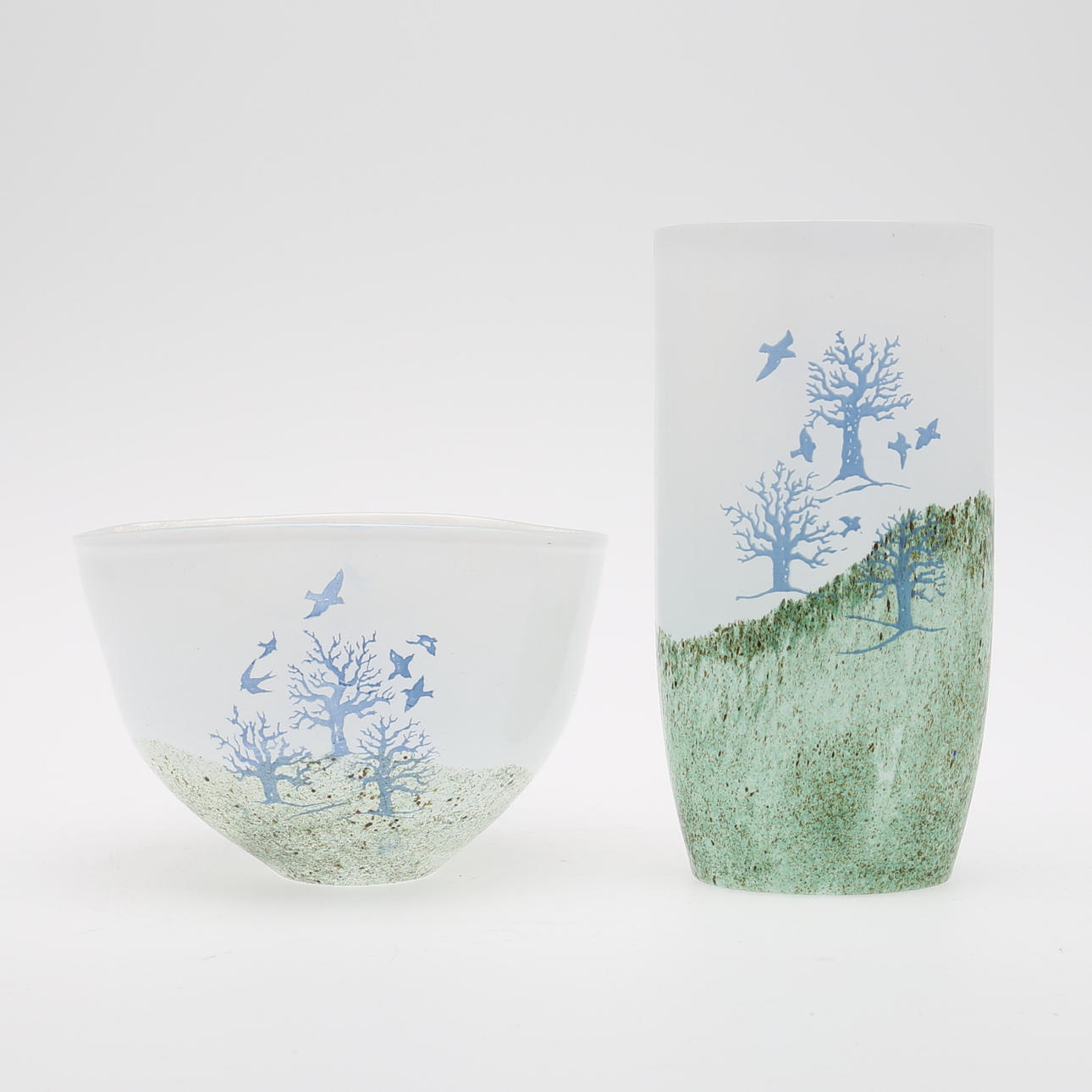 SKÅL, samt VAS, glas, "Oktober", Kjell Engman, Kosta Boda.