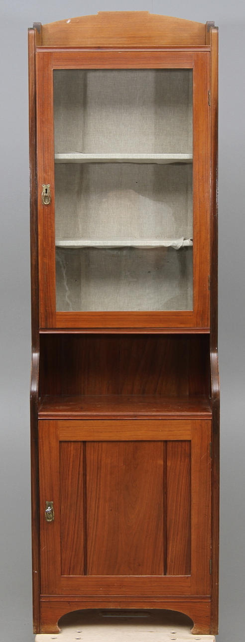 VITRINSKÅP, Jugend, sekelskiftet 1800/1900.