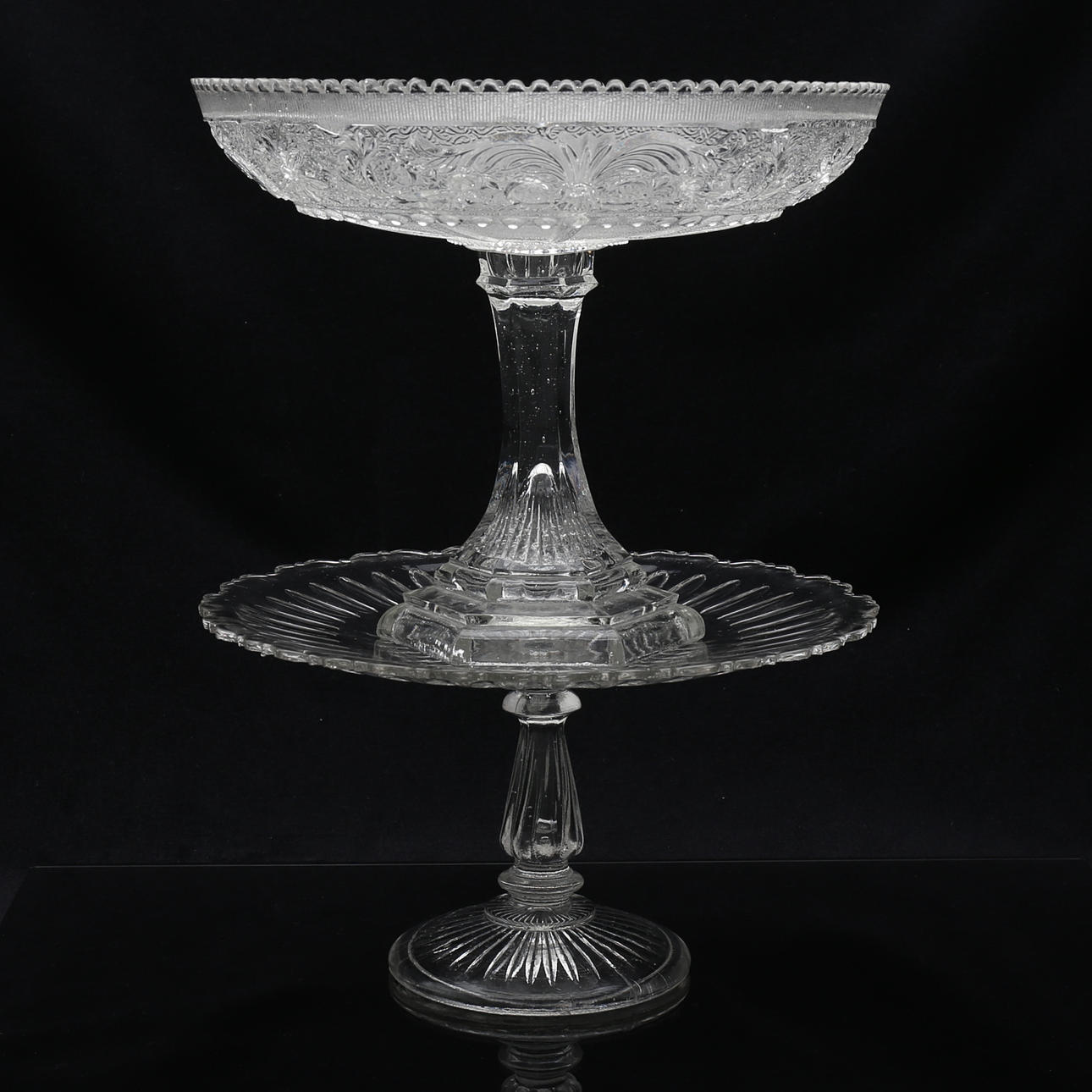 KOMPOTTSKÅL, samt KAKFAT på fot, glas.