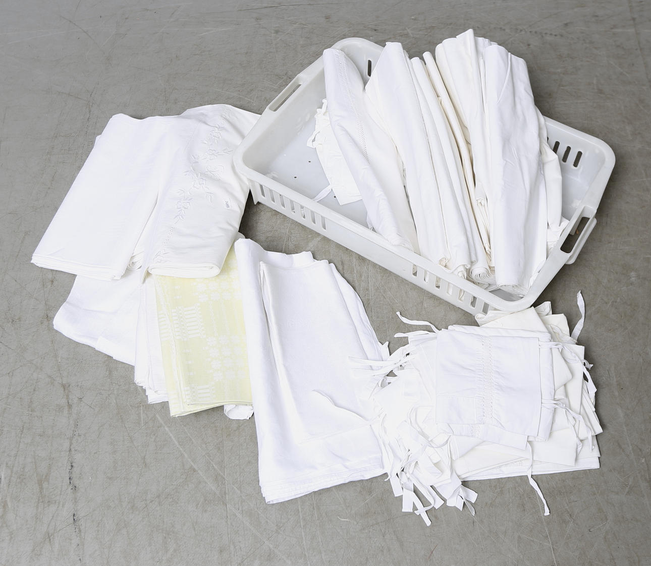 LAKAN, ÖRNGOTT OCH DUKAR med mera.