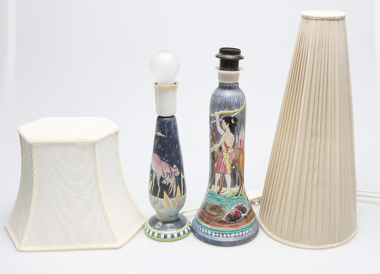 BORDSLAMPOR, 2 st, keramik, Alingsås, 1900-talets mitt.